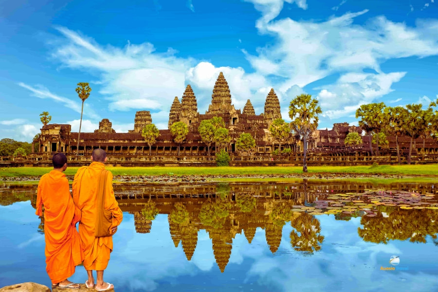 Buddhist monks at Angkor Wat temple reflection – Auasia Travel